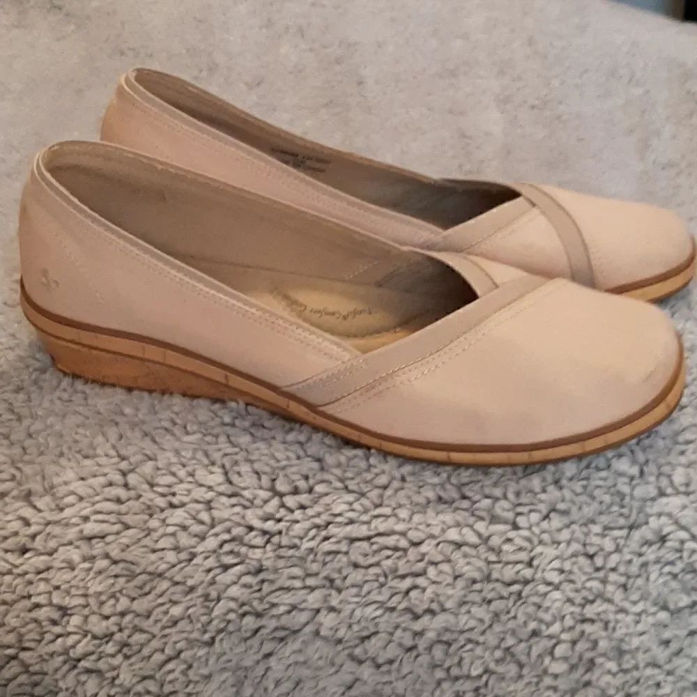 Grasshoppers Creamy Tan Flats